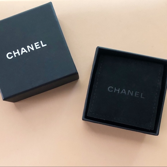 ‼️SOLD‼️ Gold Chanel CC Stud Earrings - Picture 2 of 5